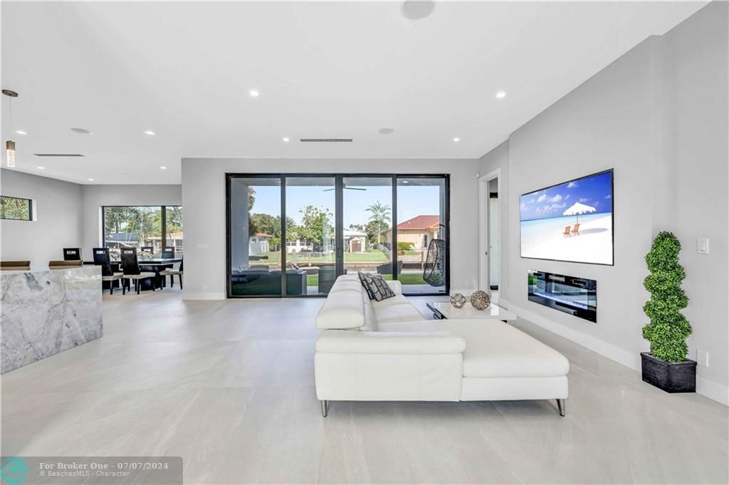 Recently Sold: $2,998,000 (4 beds, 4 baths, 3358 Square Feet)