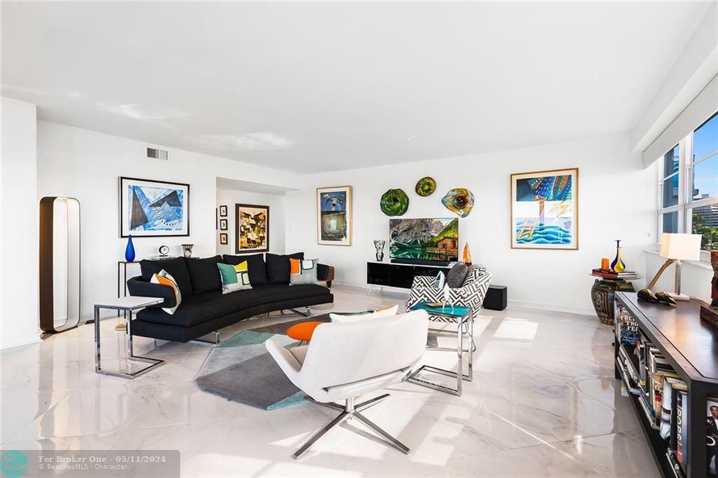 Recently Sold: $995,000 (2 beds, 2 baths, 1827 Square Feet)