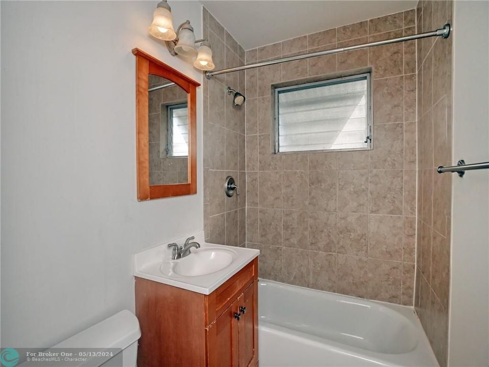 最近售出: $915,000 (2 贝兹, 2 浴室, 1136 平方英尺)
