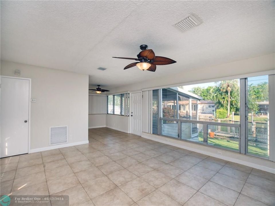 Recently Sold: $915,000 (2 beds, 2 baths, 1136 Square Feet)