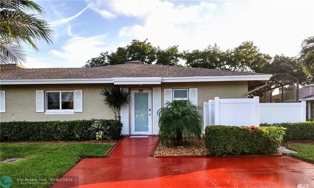 Recently Sold: $275,000 (2 beds, 2 baths, 1044 Square Feet)