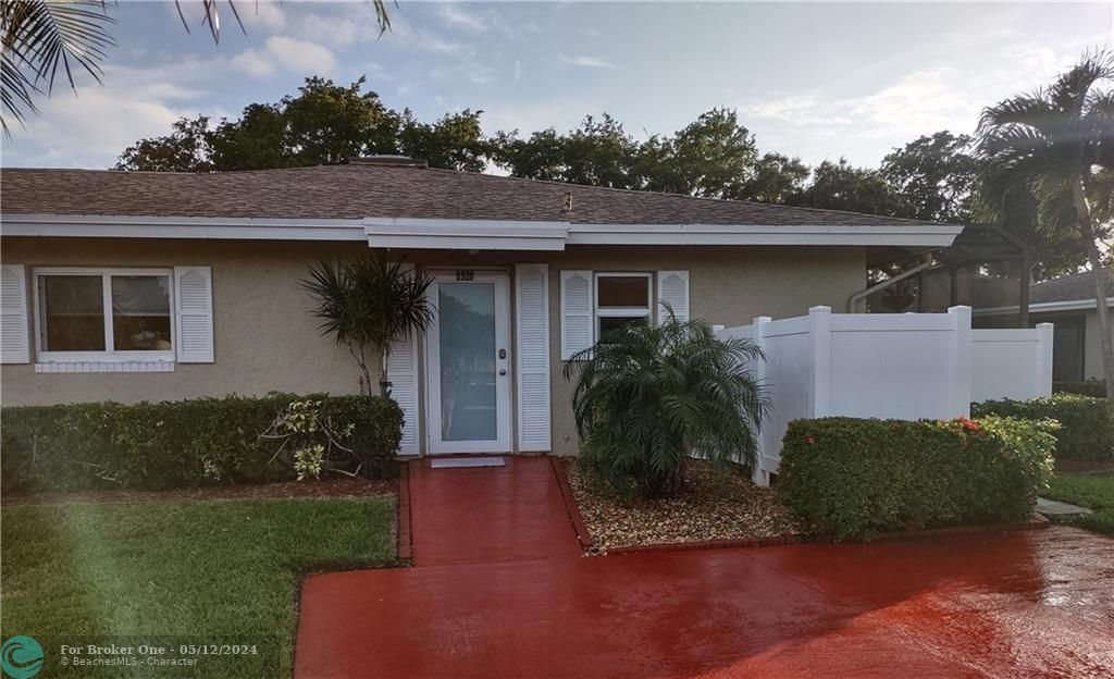 Recently Sold: $275,000 (2 beds, 2 baths, 1044 Square Feet)