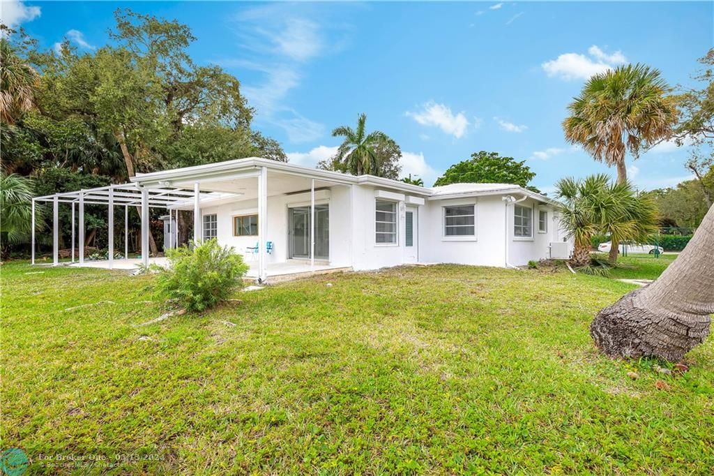 Recently Sold: $1,999,000 (4 beds, 3 baths, 2484 Square Feet)