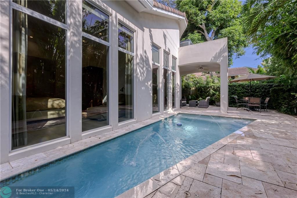 Recently Sold: $2,750,000 (3 beds, 3 baths, 3532 Square Feet)
