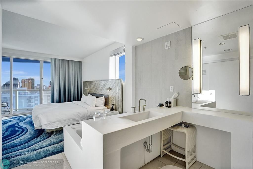 Recently Sold: $765,000 (1 beds, 1 baths, 709 Square Feet)