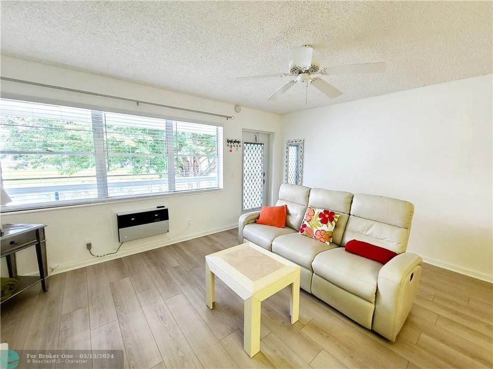 Recently Sold: $110,000 (1 beds, 1 baths, 593 Square Feet)