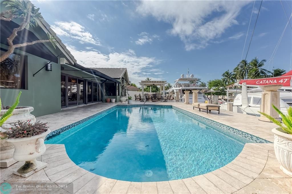 Recently Sold: $4,695,000 (4 beds, 3 baths, 3388 Square Feet)