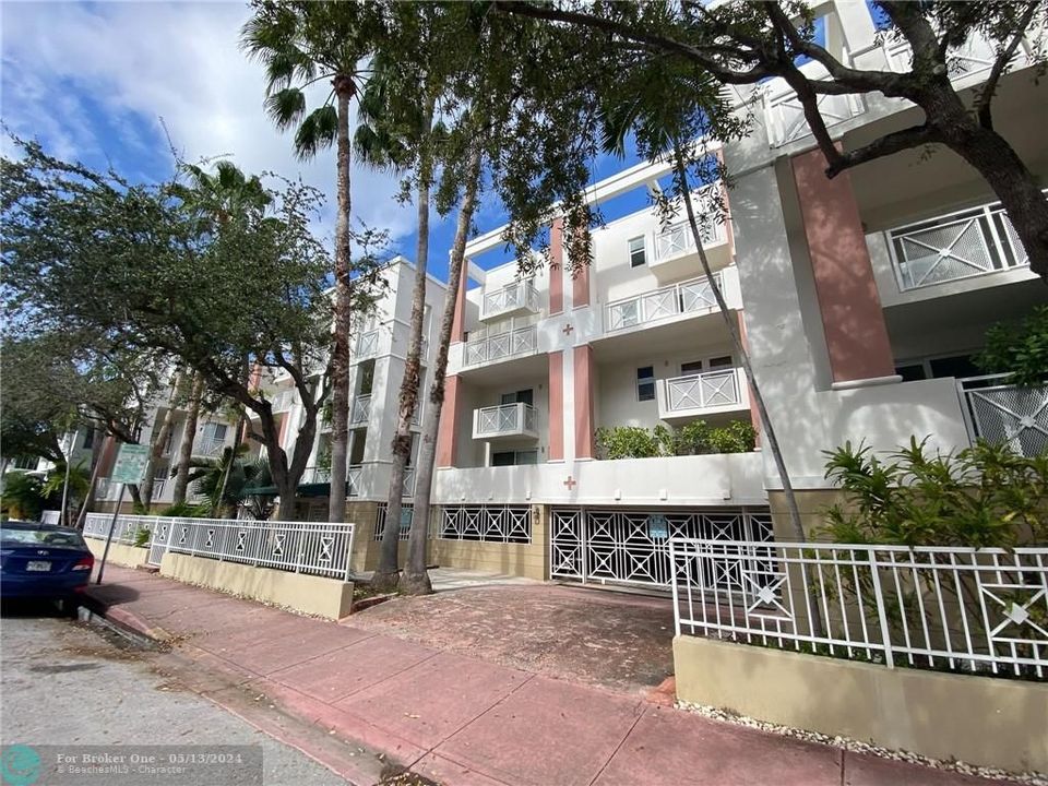 Recently Sold: $749,000 (2 beds, 2 baths, 1250 Square Feet)