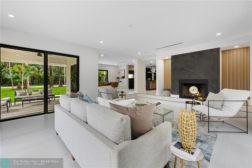 Recently Sold: $2,495,000 (4 beds, 3 baths, 3294 Square Feet)