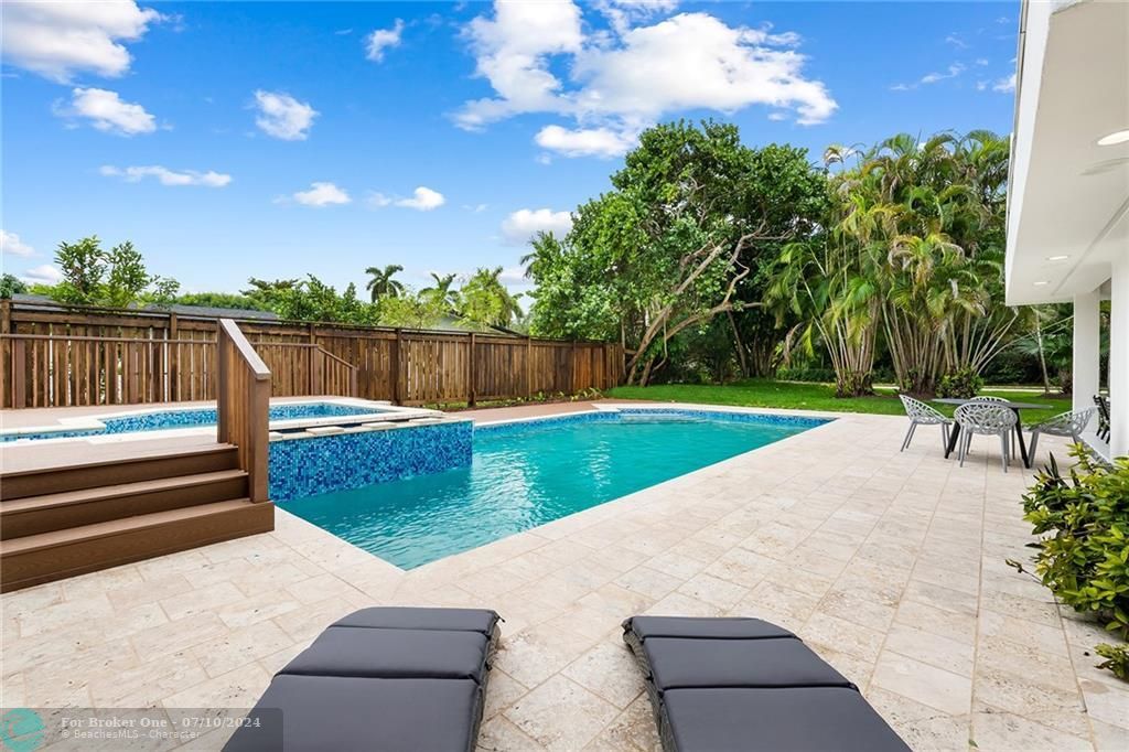 Recently Sold: $2,495,000 (4 beds, 3 baths, 3294 Square Feet)