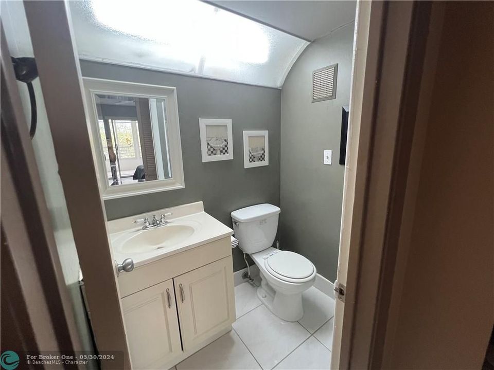 Recently Sold: $164,500 (2 beds, 1 baths, 881 Square Feet)