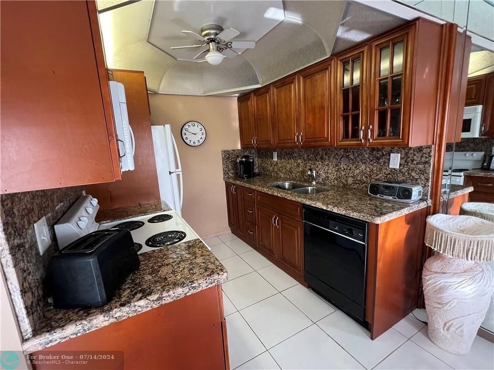 Recently Sold: $164,500 (2 beds, 1 baths, 881 Square Feet)