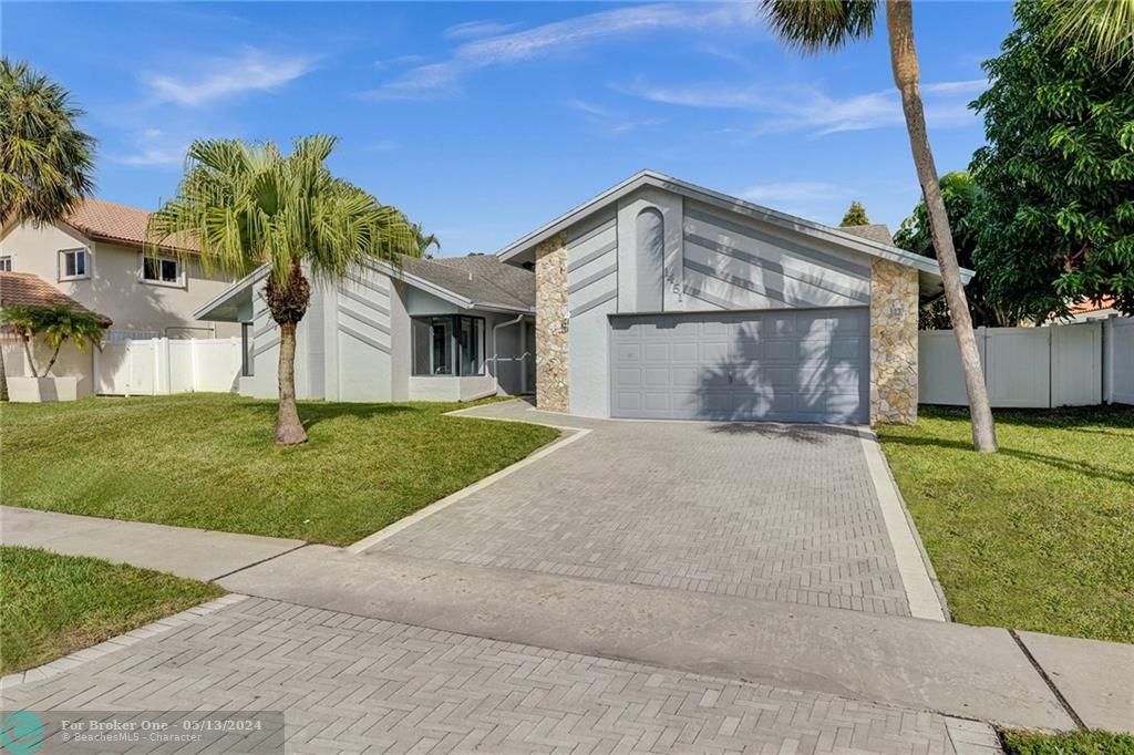 Recently Sold: $749,000 (4 beds, 2 baths, 2274 Square Feet)
