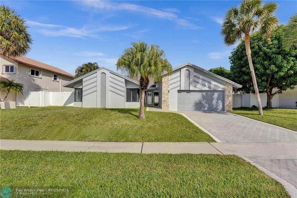 Recently Sold: $749,000 (4 beds, 2 baths, 2274 Square Feet)