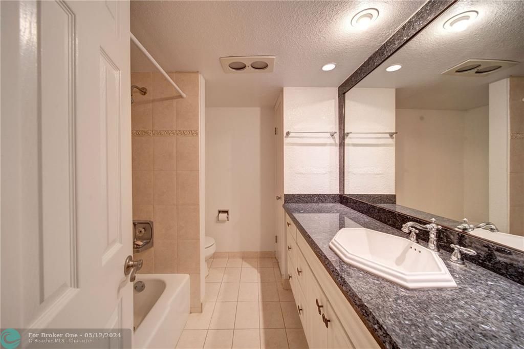 Recently Sold: $430,000 (2 beds, 2 baths, 1400 Square Feet)