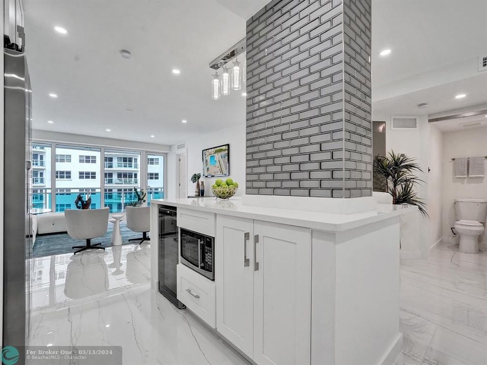 Recently Sold: $599,000 (1 beds, 2 baths, 1054 Square Feet)