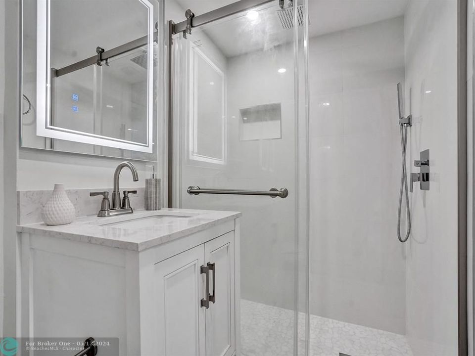 最近售出: $599,000 (1 贝兹, 2 浴室, 1054 平方英尺)