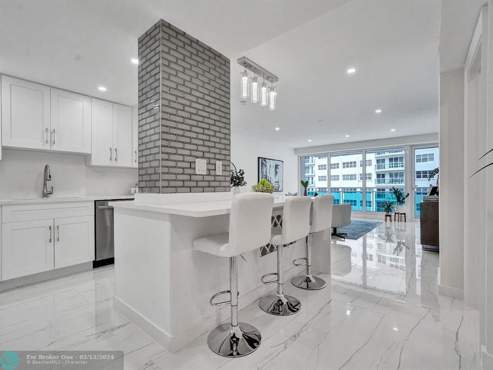 Recently Sold: $599,000 (1 beds, 2 baths, 1054 Square Feet)