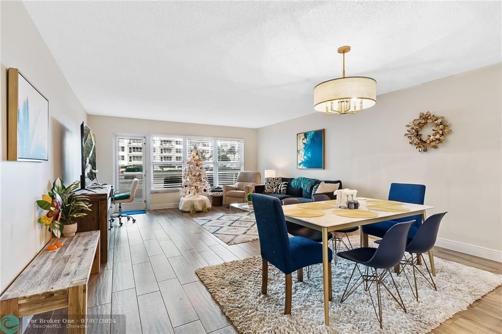 Recently Sold: $439,000 (1 beds, 2 baths, 1088 Square Feet)