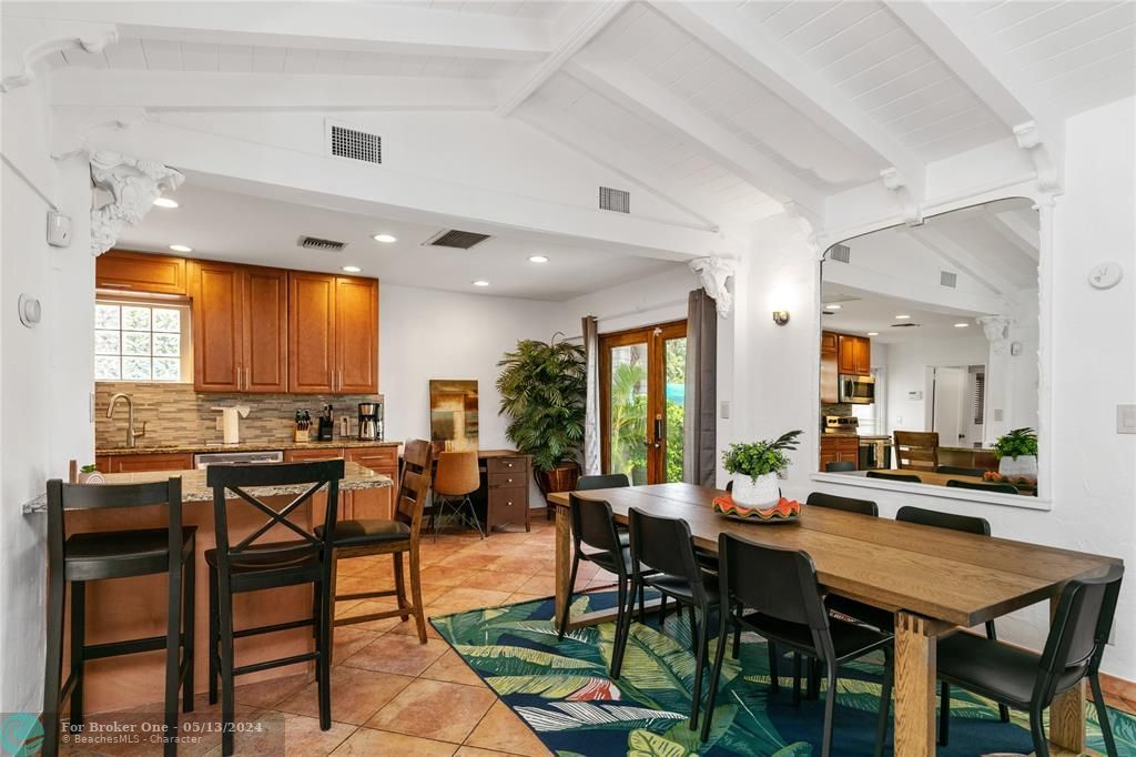 Recently Sold: $3,300,000 (4 beds, 3 baths, 2033 Square Feet)