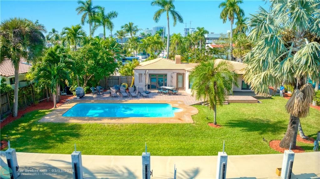 Recently Sold: $3,300,000 (4 beds, 3 baths, 2033 Square Feet)