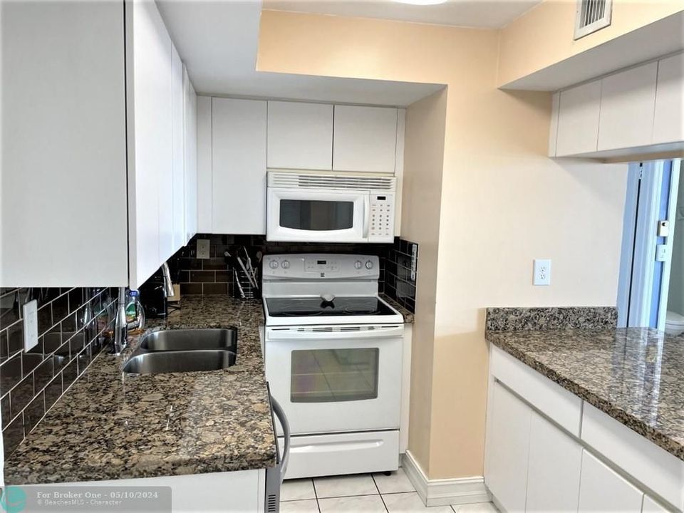 Recently Sold: $469,000 (2 beds, 2 baths, 1090 Square Feet)