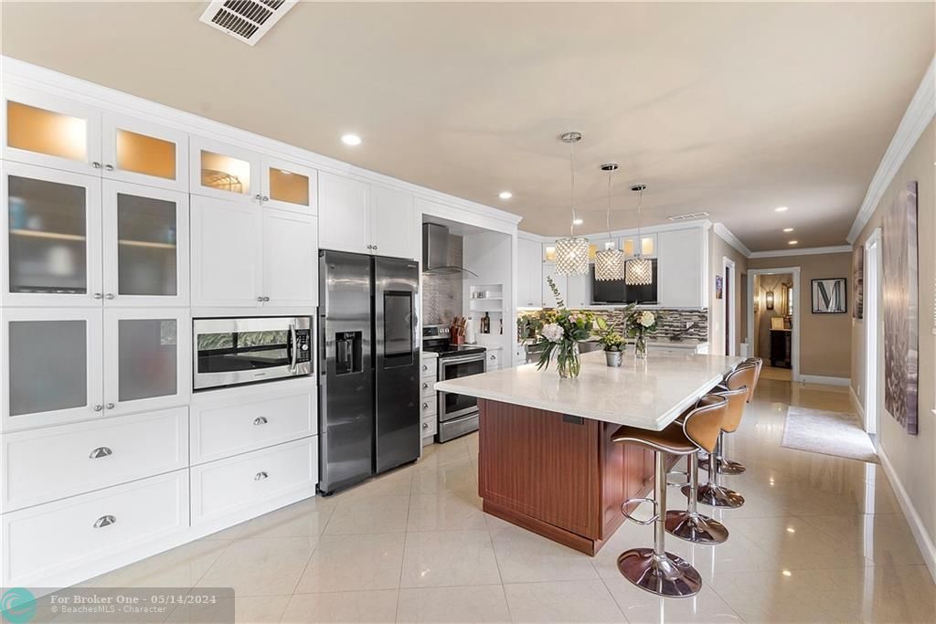 Recently Sold: $1,299,000 (3 beds, 2 baths, 2807 Square Feet)