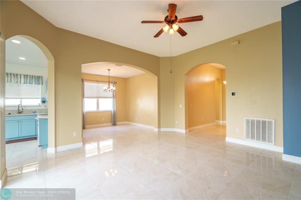Recently Sold: $360,000 (3 beds, 2 baths, 1513 Square Feet)