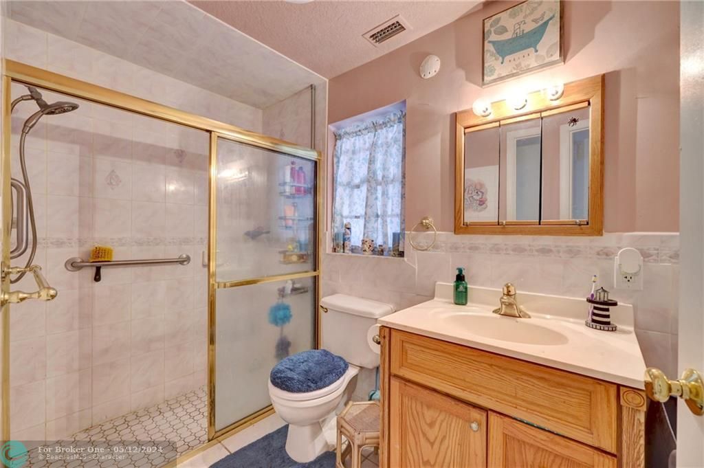 最近售出: $540,000 (4 贝兹, 2 浴室, 2008 平方英尺)