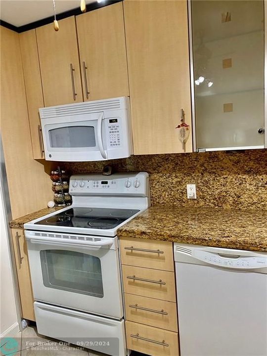 Recently Rented: $3,300 (2 beds, 2 baths, 1157 Square Feet)