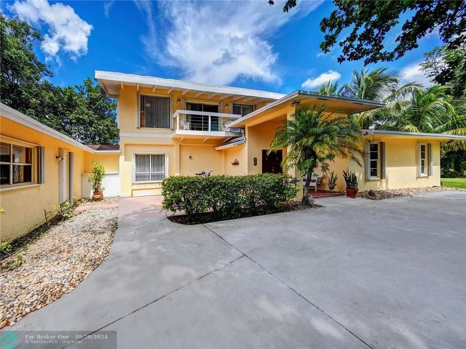 Recently Sold: $985,000 (5 beds, 3 baths, 3144 Square Feet)