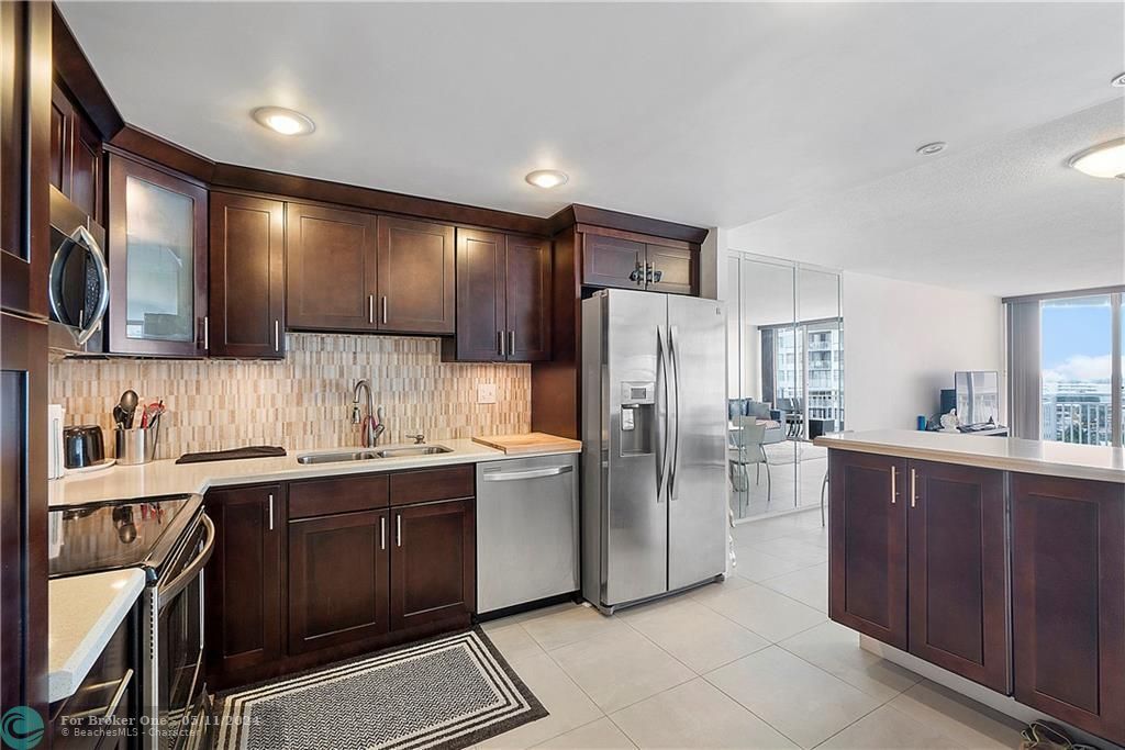 Recently Sold: $272,900 (1 beds, 1 baths, 1005 Square Feet)