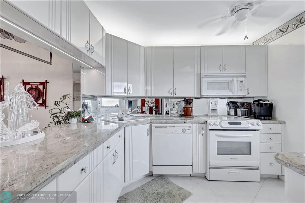Recently Sold: $375,000 (2 beds, 2 baths, 1268 Square Feet)