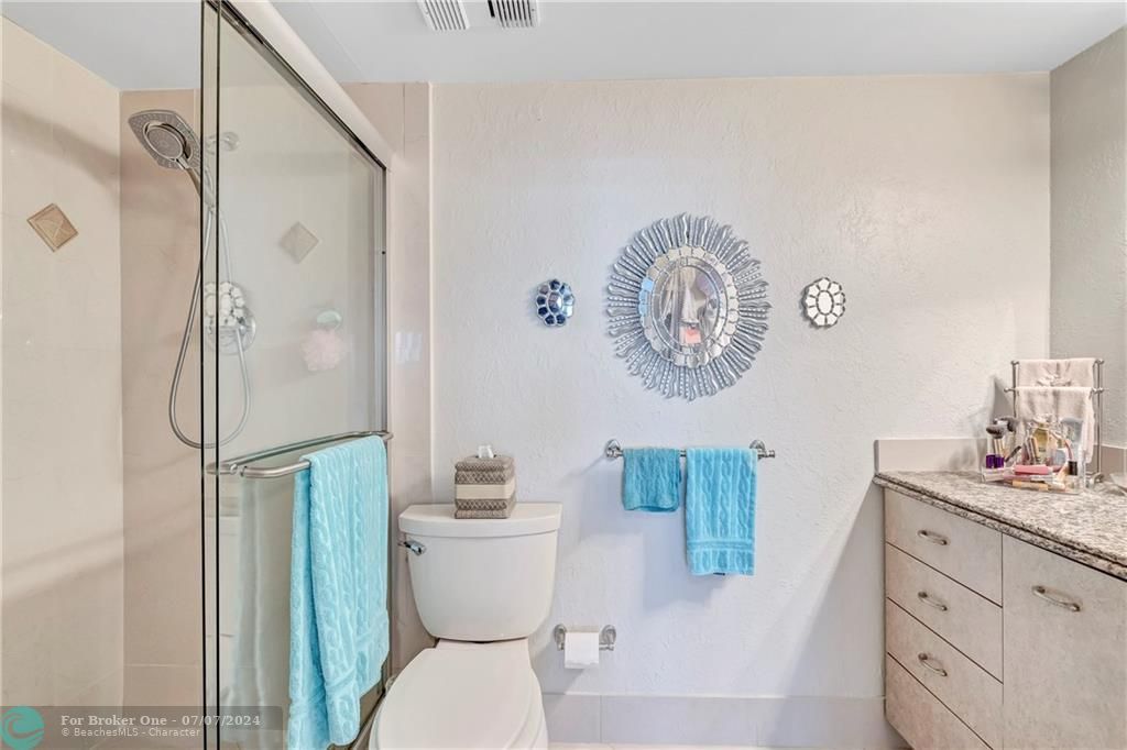 Recently Sold: $375,000 (2 beds, 2 baths, 1268 Square Feet)
