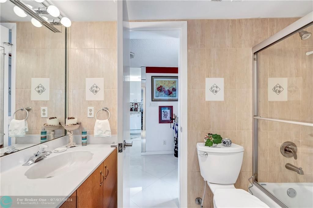 最近售出: $375,000 (2 贝兹, 2 浴室, 1268 平方英尺)