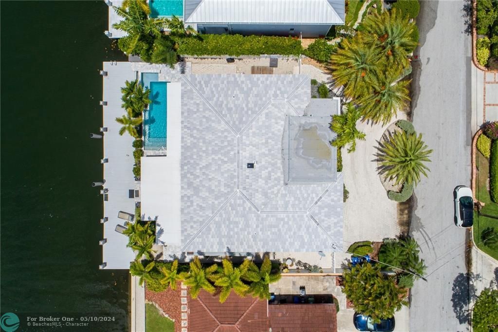 Recently Sold: $3,075,000 (4 beds, 3 baths, 2641 Square Feet)