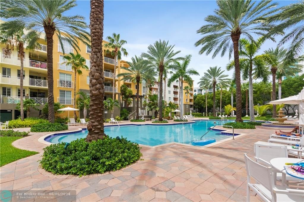 Recently Sold: $2,649,900 (5 beds, 5 baths, 2527 Square Feet)