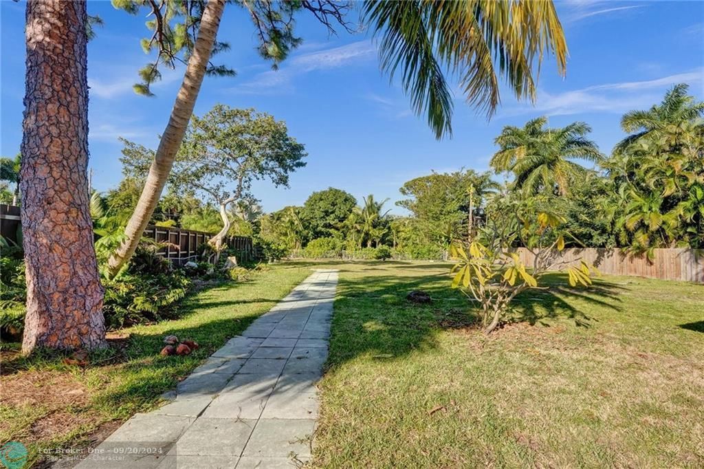 Recently Sold: $1,095,000 (4 beds, 2 baths, 1731 Square Feet)