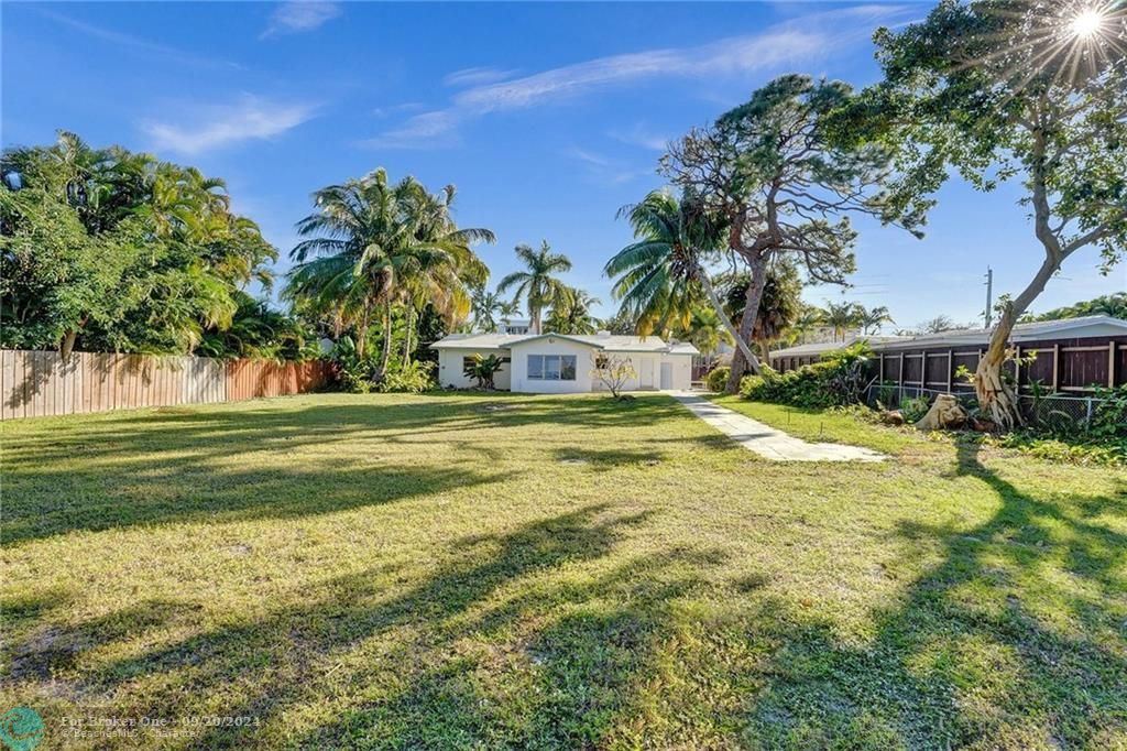 Vendido Recientemente: $1,095,000 (4 camas, 2 baños, 1731 Pies cuadrados)