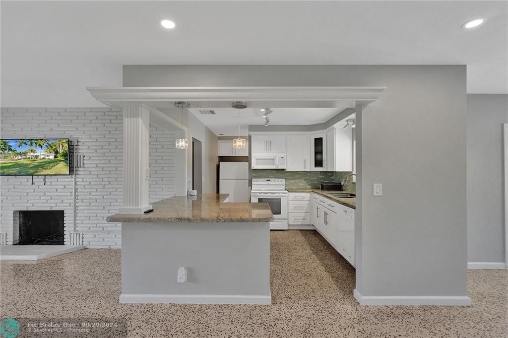 Recently Sold: $1,095,000 (4 beds, 2 baths, 1731 Square Feet)