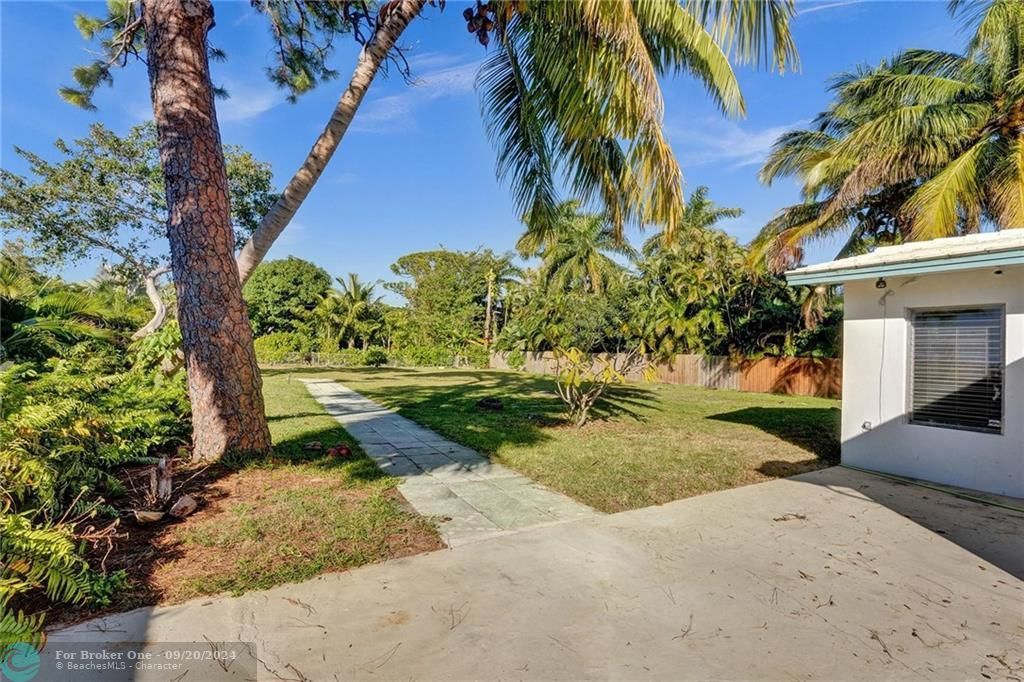 Recently Sold: $1,095,000 (4 beds, 2 baths, 1731 Square Feet)