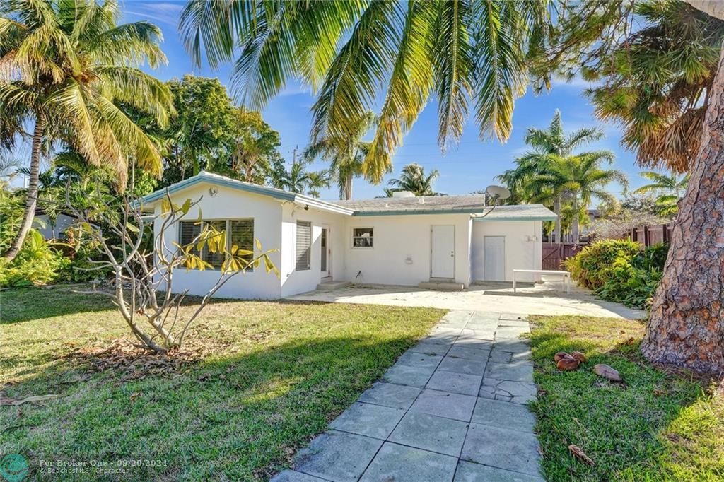 Recently Sold: $1,095,000 (4 beds, 2 baths, 1731 Square Feet)