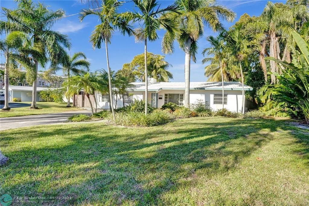 Vendido Recientemente: $1,095,000 (4 camas, 2 baños, 1731 Pies cuadrados)