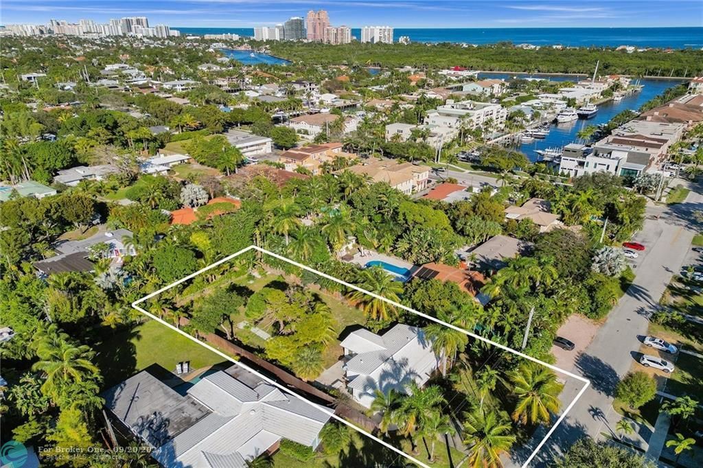 Recently Sold: $1,095,000 (4 beds, 2 baths, 1731 Square Feet)