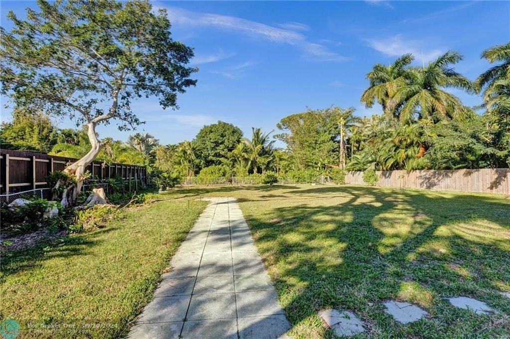 Recently Sold: $1,095,000 (4 beds, 2 baths, 1731 Square Feet)