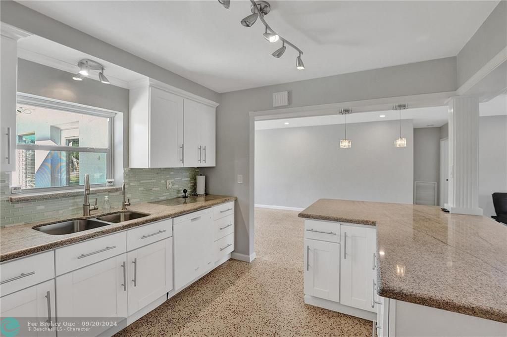 Recently Sold: $1,095,000 (4 beds, 2 baths, 1731 Square Feet)