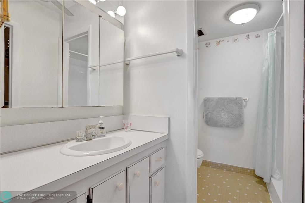 Recently Sold: $190,000 (2 beds, 2 baths, 1090 Square Feet)