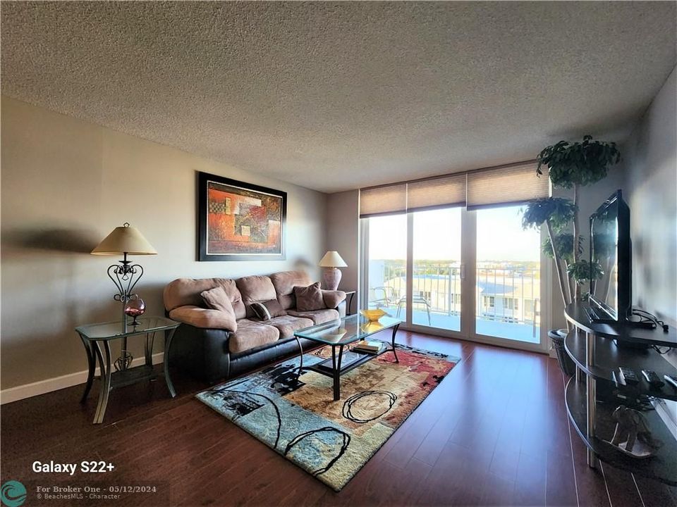Recently Sold: $419,000 (1 beds, 1 baths, 848 Square Feet)