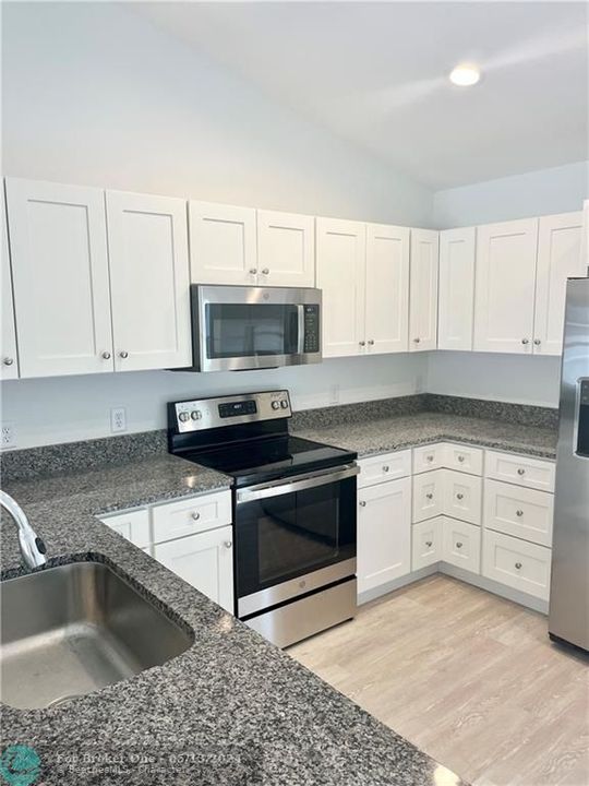 Recently Sold: $289,900 (2 beds, 2 baths, 1153 Square Feet)