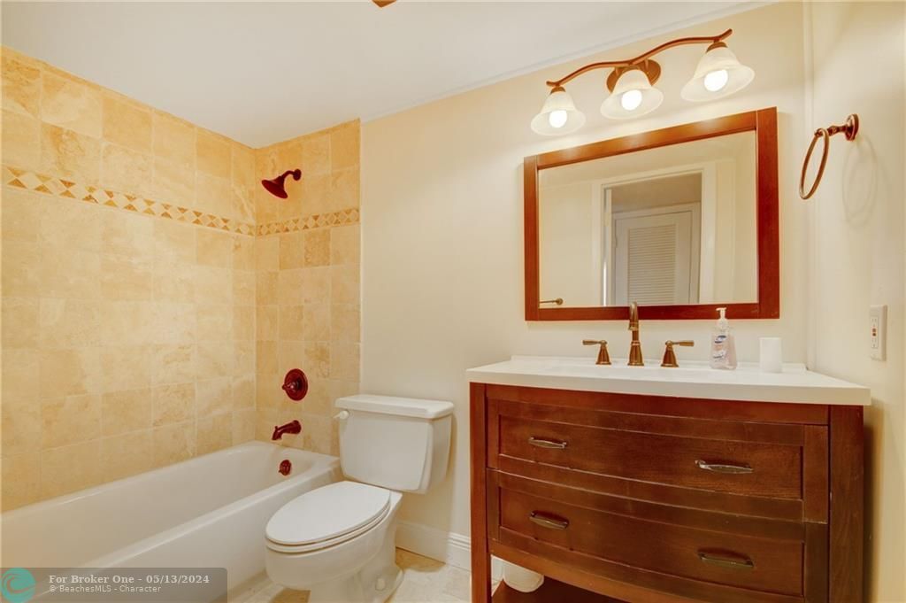 最近售出: $219,000 (2 贝兹, 2 浴室, 1050 平方英尺)